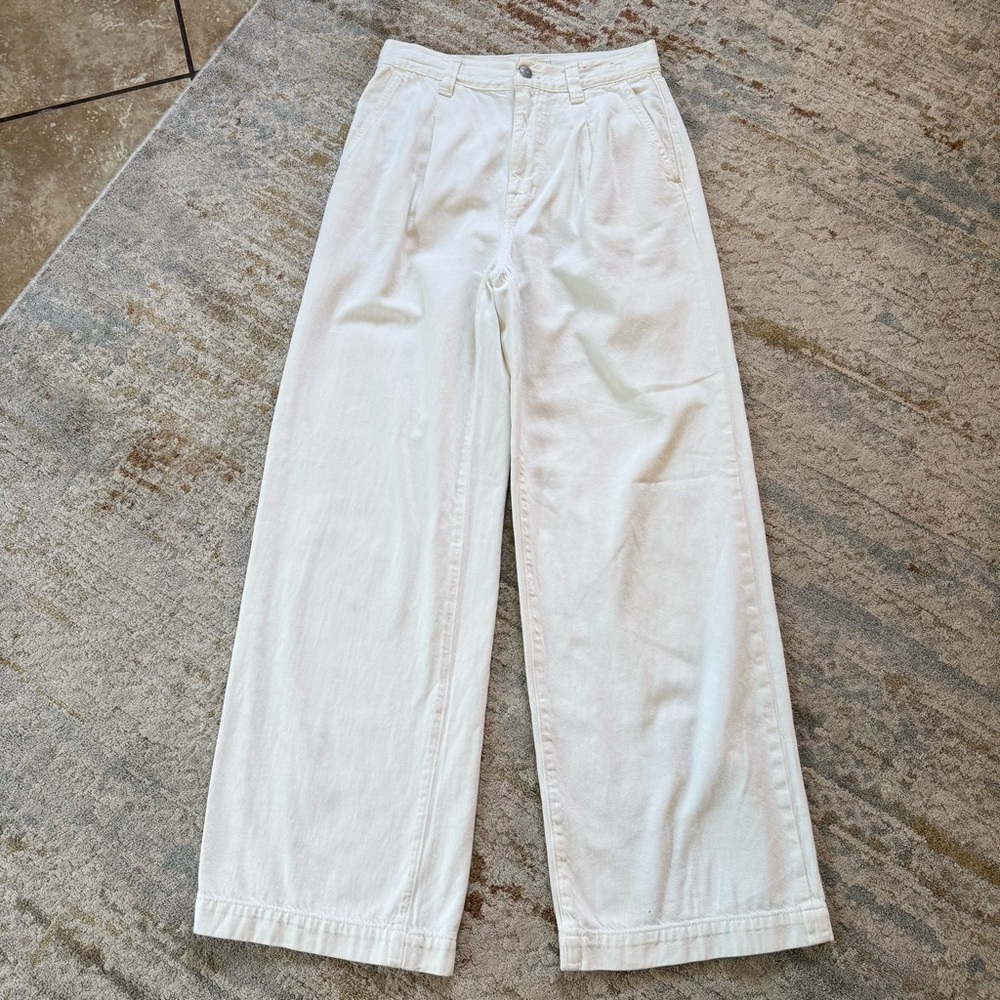 Madewell The Harlow Wide-Leg Jeans in a white wash